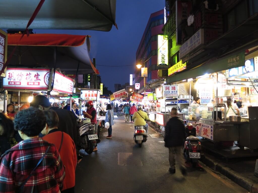 台北の風俗・夜遊びで華西街観光夜市の置屋はババアに拉致られる