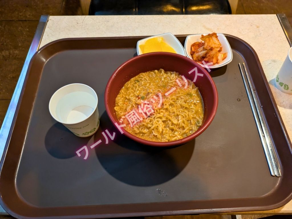 シャワー後に食事の辛ラーメン