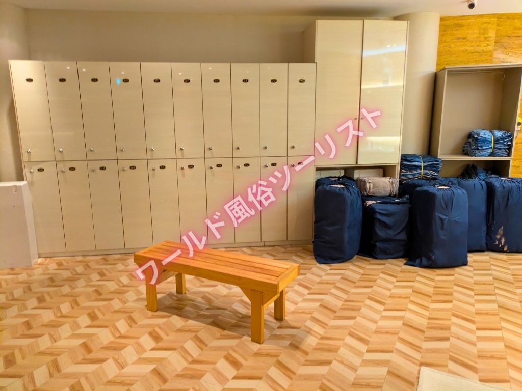 ロッカーで着替えてシャワーを浴びる